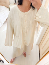Load image into Gallery viewer, Mother of Pearl Buttons Blouse