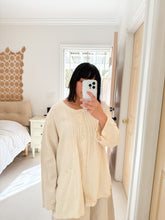 Load image into Gallery viewer, Mother of Pearl Buttons Blouse