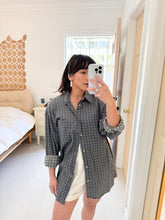 Load image into Gallery viewer, Patterned Button Down Shirt
