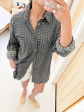 Load image into Gallery viewer, Patterned Button Down Shirt
