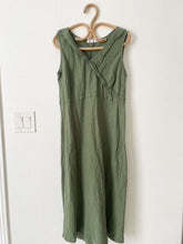 Load image into Gallery viewer, 100% Linen Forest Green Dress
