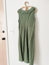 Load image into Gallery viewer, 100% Linen Forest Green Dress
