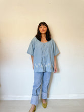 Load image into Gallery viewer, Denim Floral Buttons Blouse

